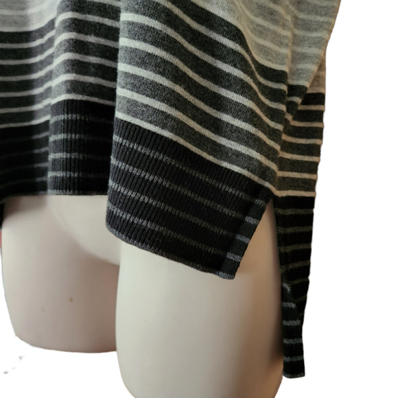 Gap Ombre Sweater Womens Size Small Stripe Long Sleeves Round Neck Pullover - Picture 5 of 8